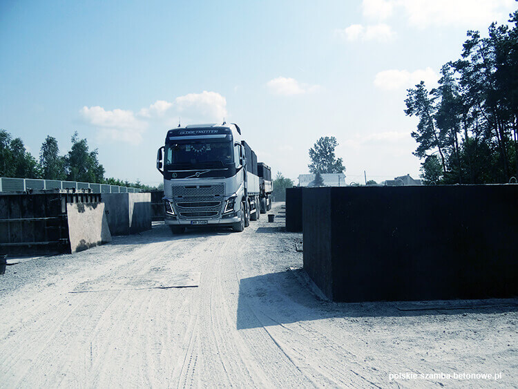 Transport szamb betonowych  w Nowej Dębie